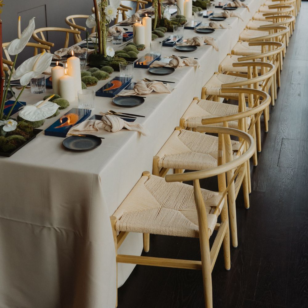 Wishbone Chair Natur mieten – Hochwertiger Designstuhl für Events